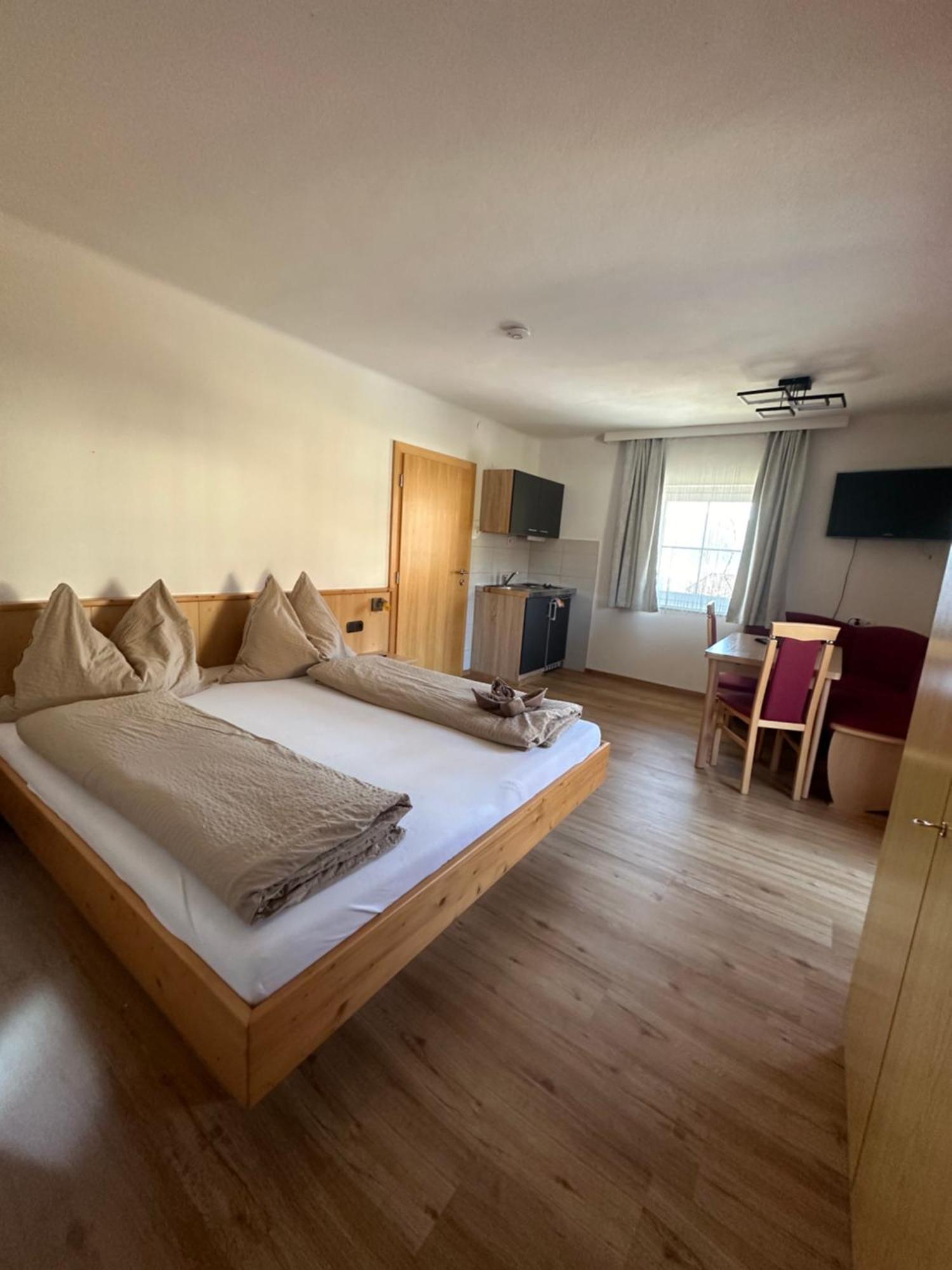 Fruehstueckspension Alpenrose Bed & Breakfast Iselsberg Exteriör bild