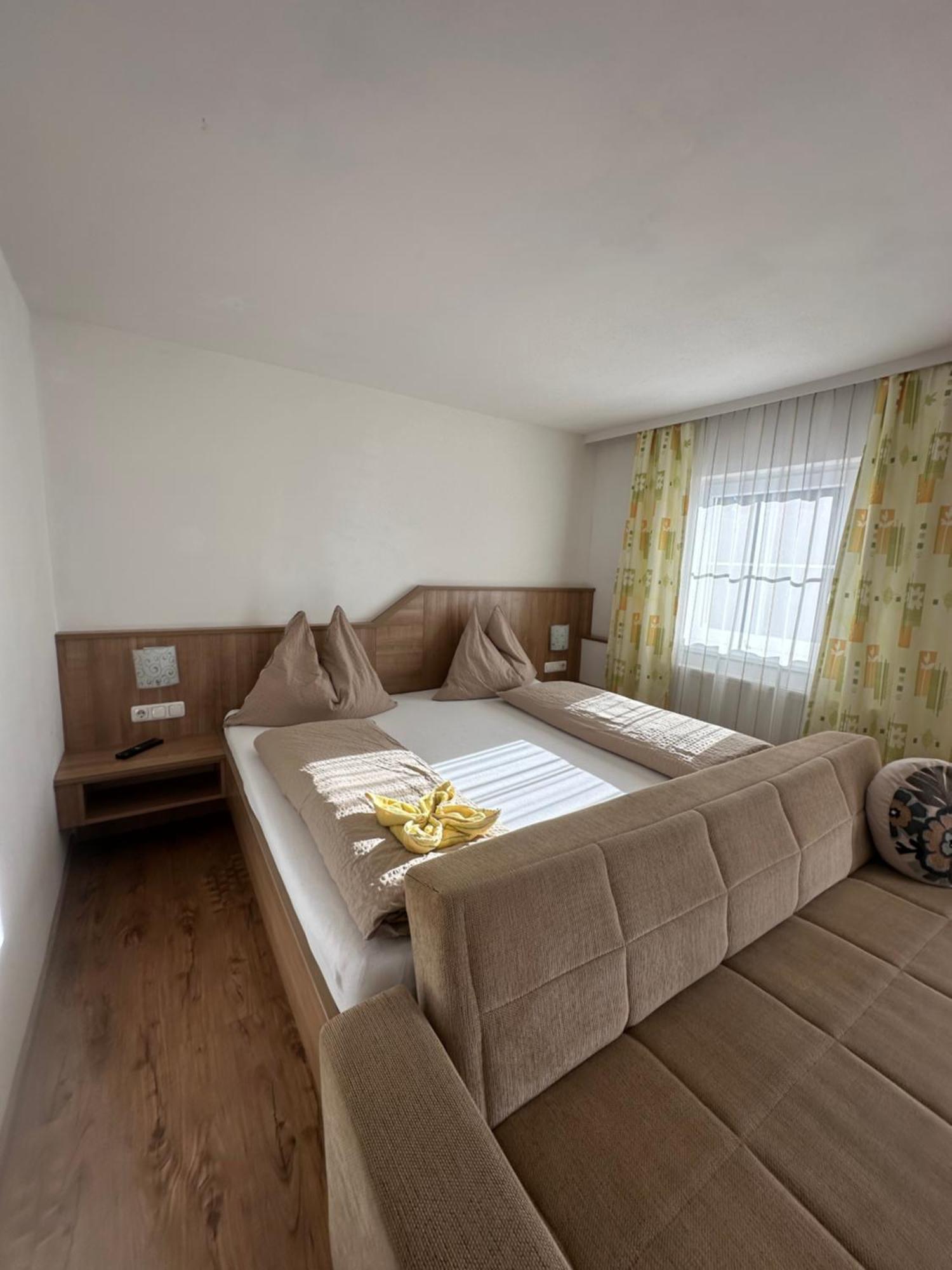 Fruehstueckspension Alpenrose Bed & Breakfast Iselsberg Exteriör bild
