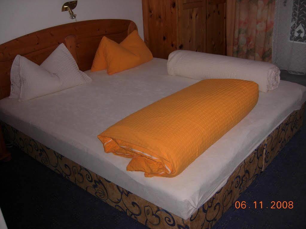 Fruehstueckspension Alpenrose Bed & Breakfast Iselsberg Exteriör bild